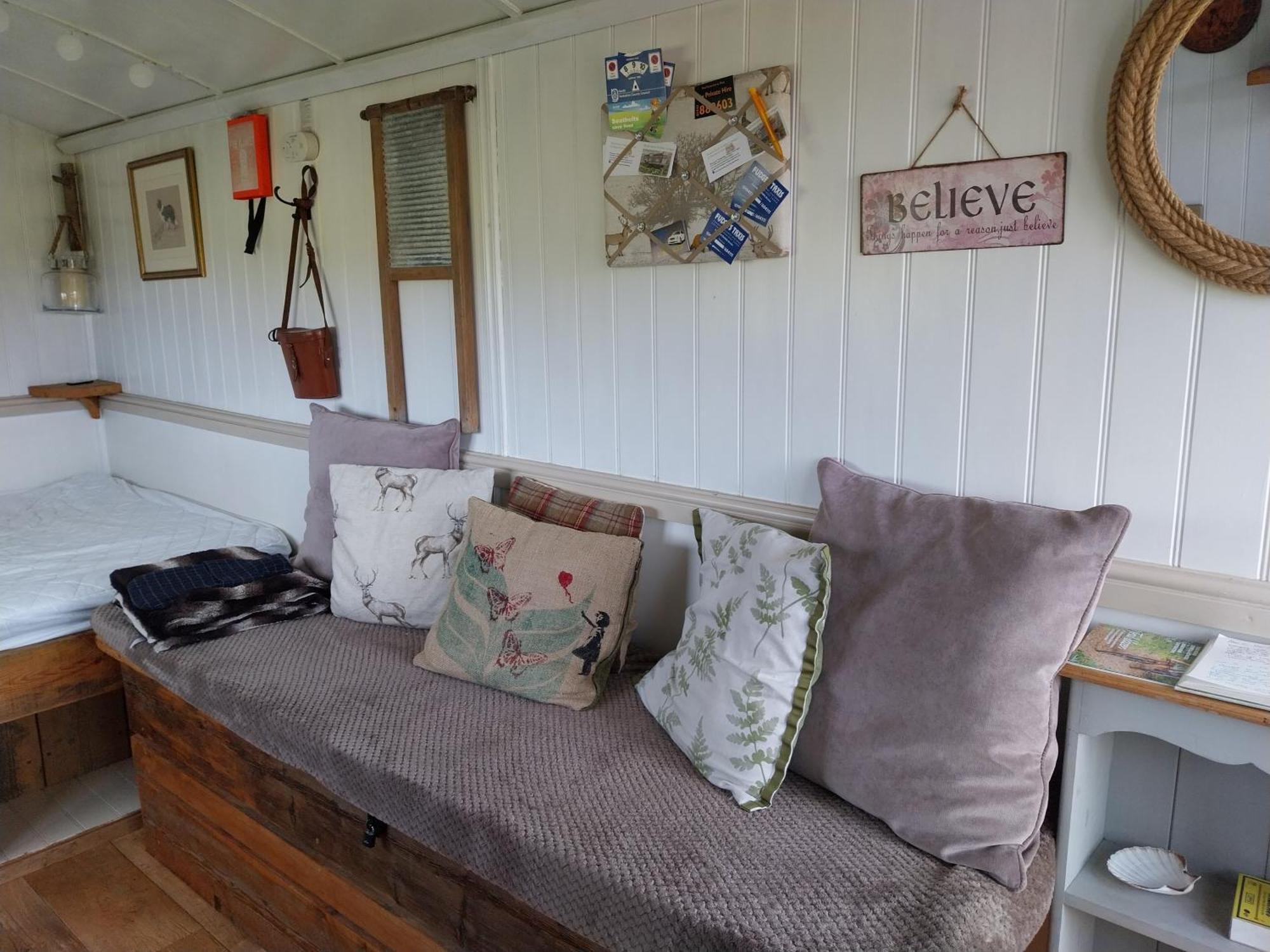 Meadowbeck - Shepherd Huts Fylingdales Екстер'єр фото