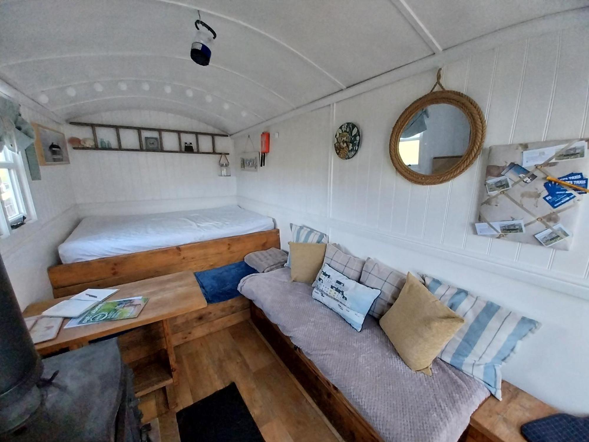 Meadowbeck - Shepherd Huts Fylingdales Екстер'єр фото