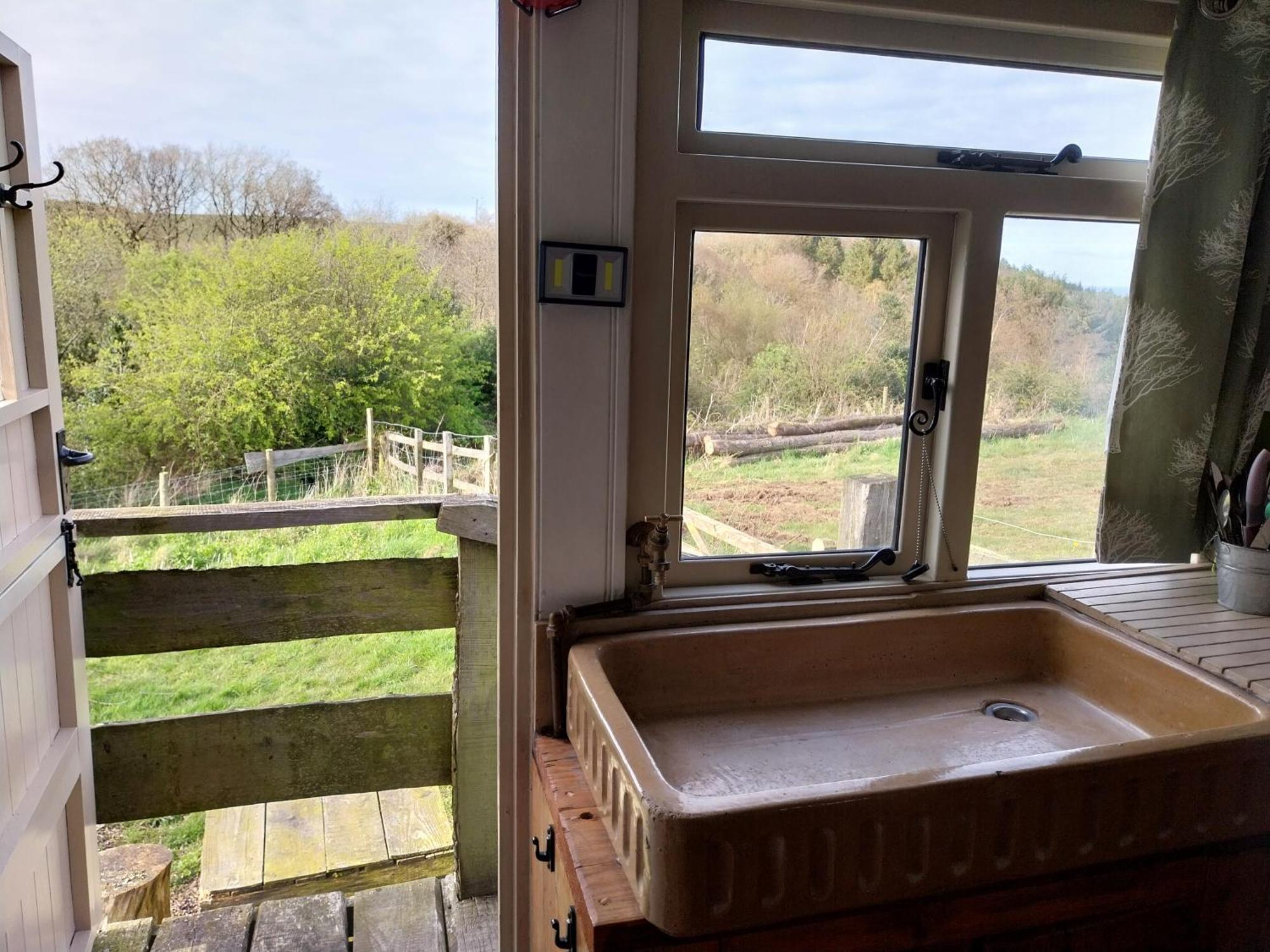 Meadowbeck - Shepherd Huts Fylingdales Екстер'єр фото