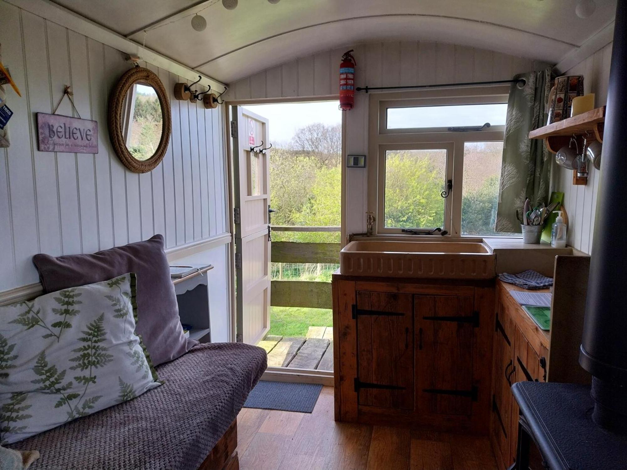 Meadowbeck - Shepherd Huts Fylingdales Екстер'єр фото