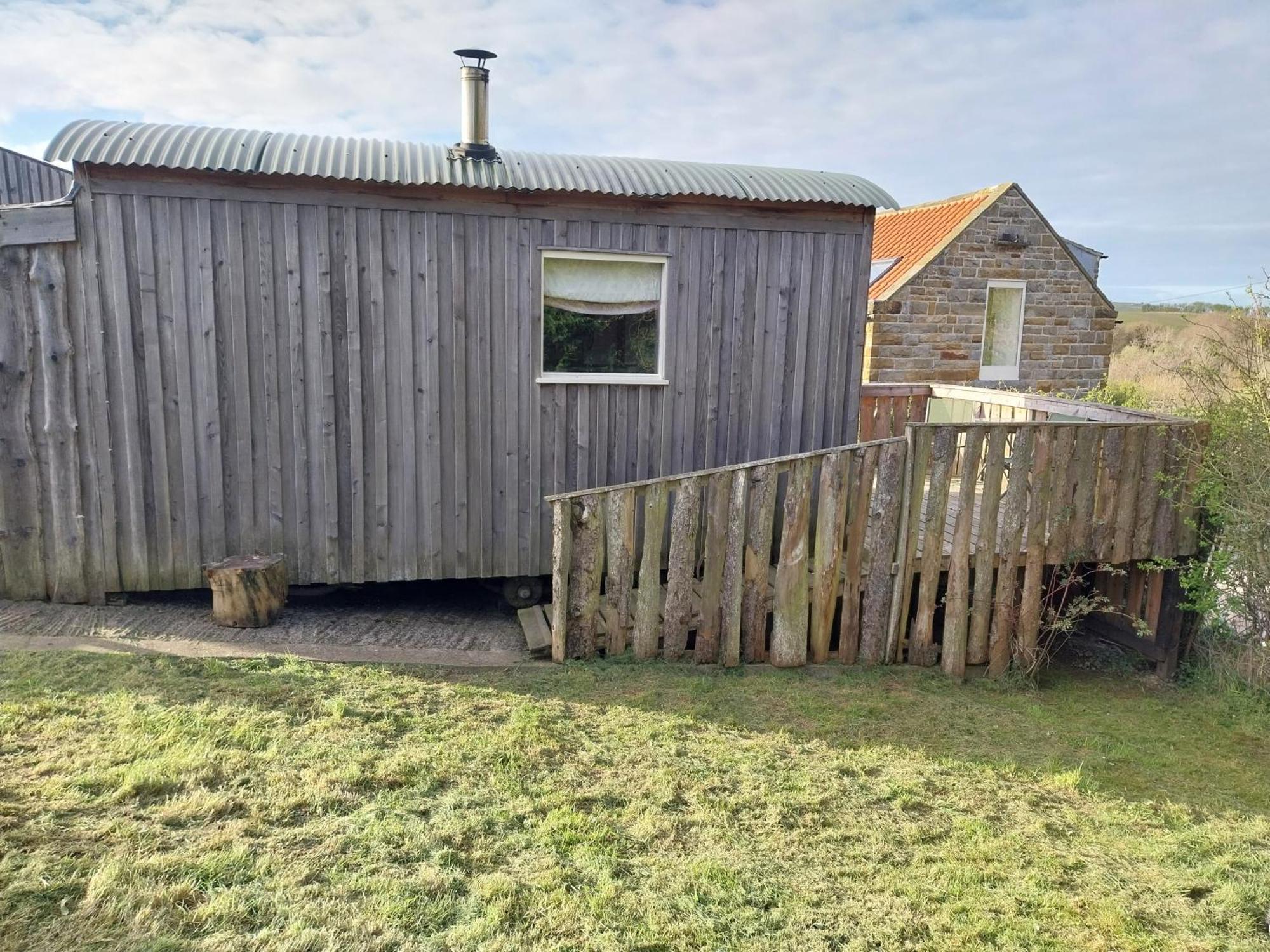 Meadowbeck - Shepherd Huts Fylingdales Екстер'єр фото