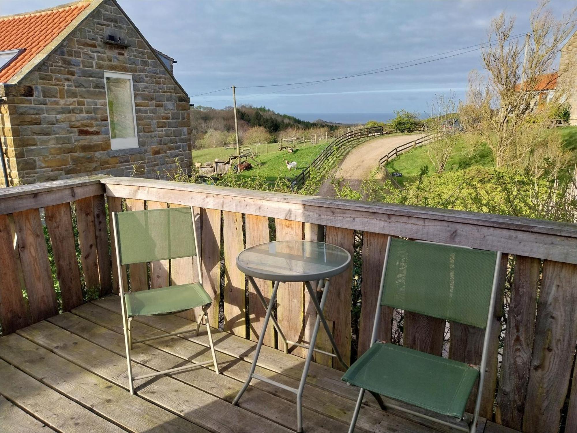 Meadowbeck - Shepherd Huts Fylingdales Екстер'єр фото