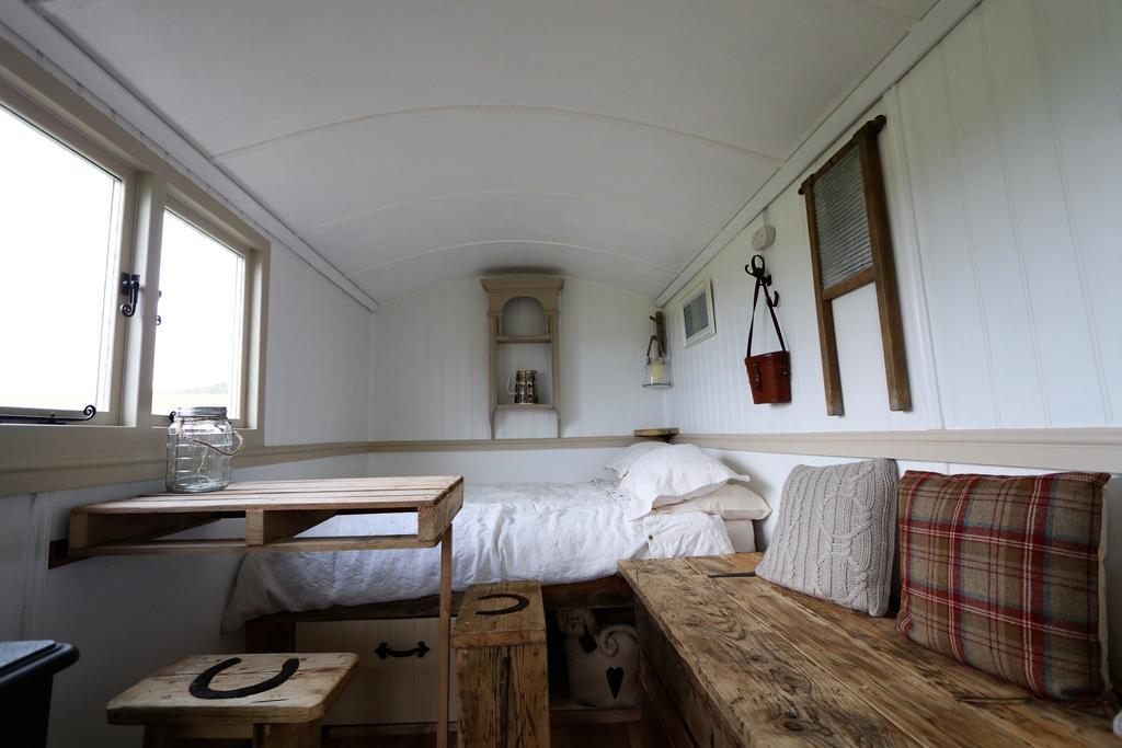 Meadowbeck - Shepherd Huts Fylingdales Екстер'єр фото