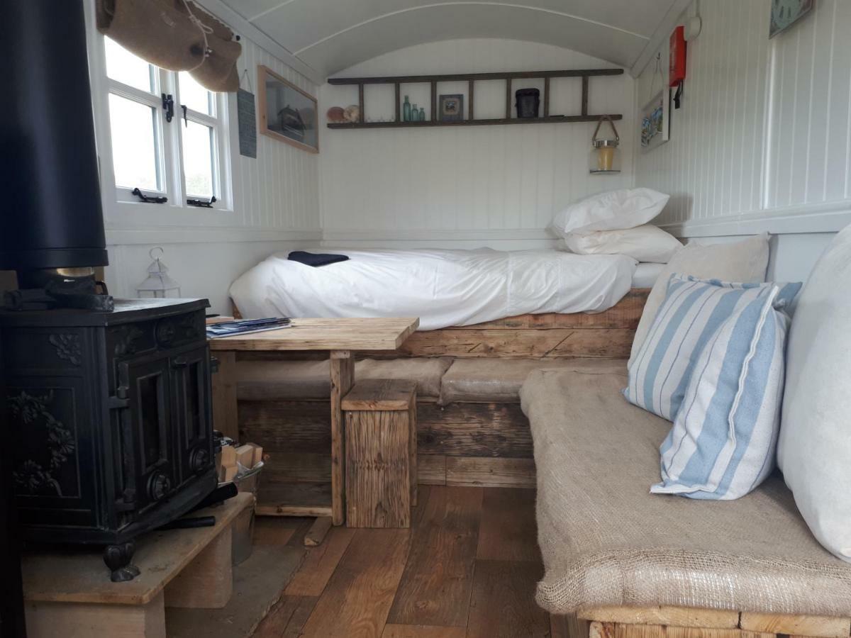 Meadowbeck - Shepherd Huts Fylingdales Екстер'єр фото